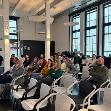 Zuschauer der Zertifizierungsfeier im Projekt W³ der gfi Coburg Zuschauer der Zertifizierungsfeier im Projekt W³ der gfi Coburg