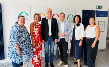 Team der gfi mit dem Bürgermeister und weiteren Personen