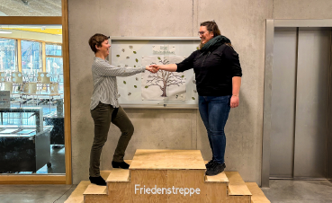 Gemeinsam auf Entdeckungstour durch die Schule